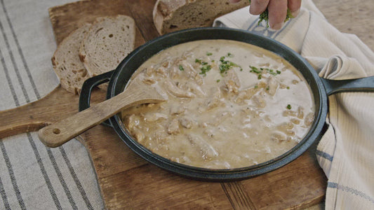 Schweine-Geschnetzeltes mit Steinpilzchampignon in Sahnesoße im Glas, vollkonserviert