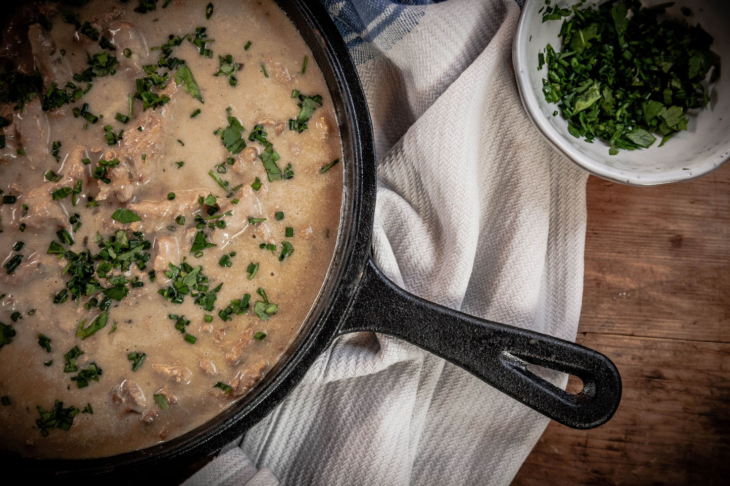 Schweine-Geschnetzeltes mit Steinpilzchampignon in Sahnesoße im Glas, vollkonserviert