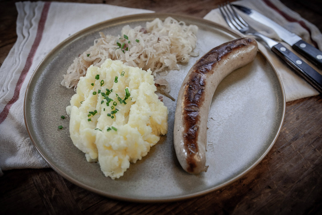 Thüringer Bratwurst mit Sauerkraut und Kartoffelpüree
